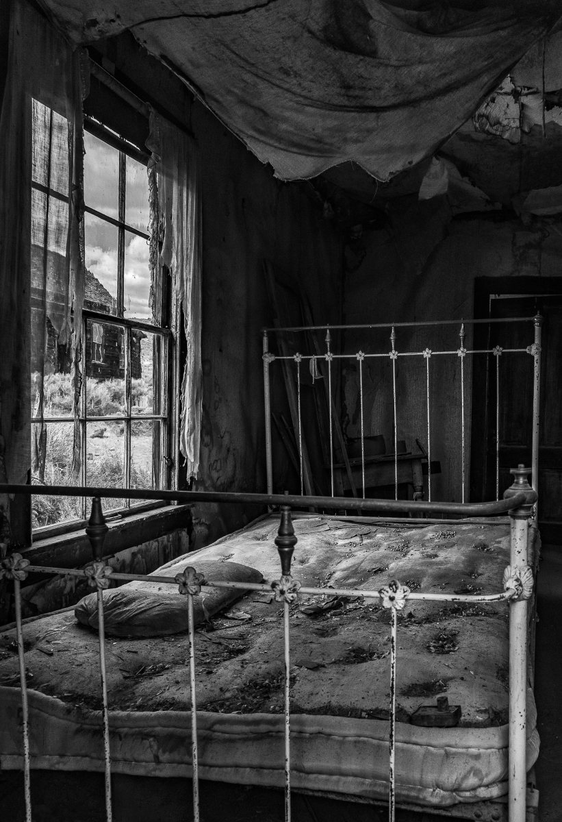 Bedroom-in-Abandoned-Bodie-House-by-Kenneth-Mark