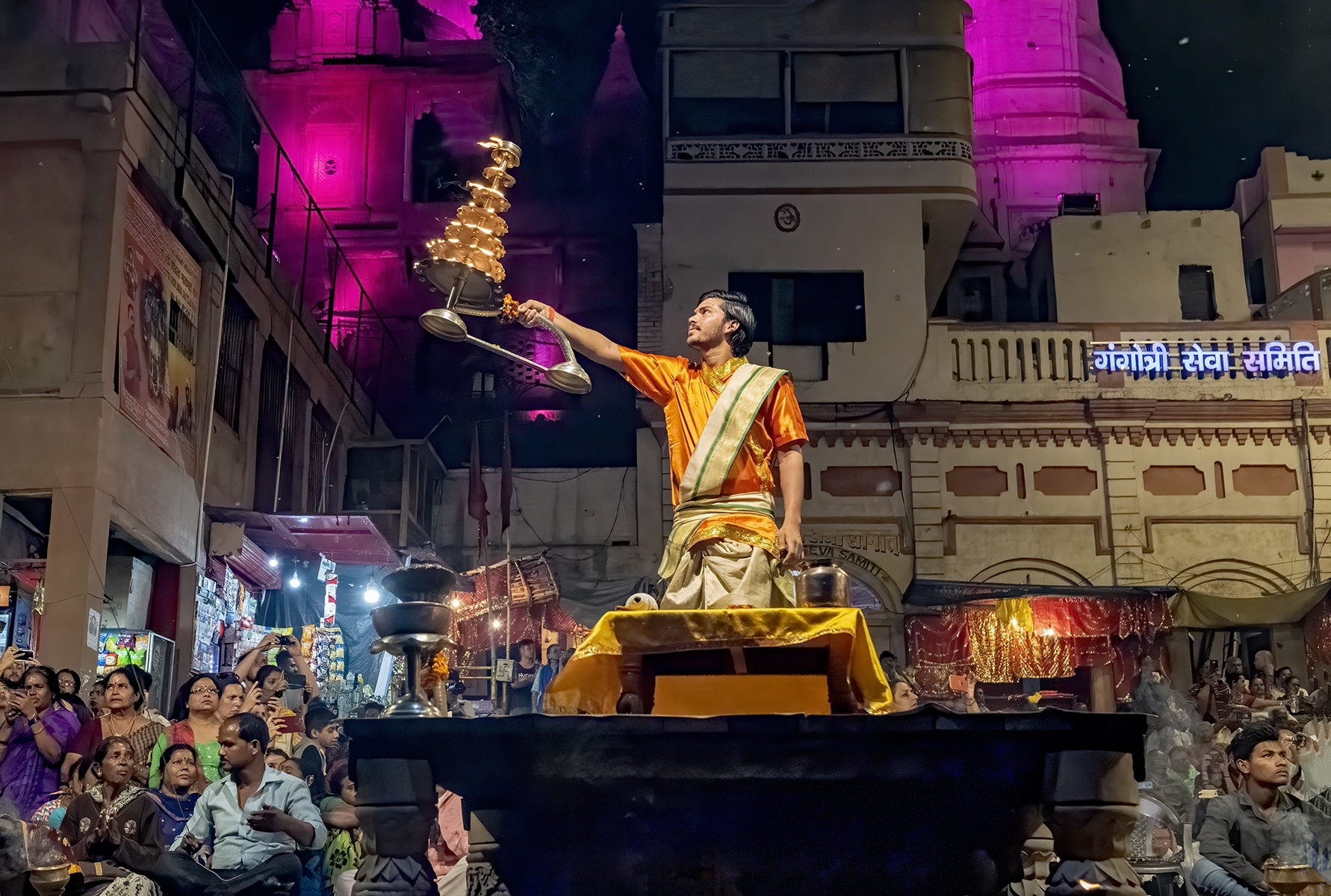 Hindu-Pandit-raises-oil-lamp-in-prayer-at-the-Aarti-Ceremony-Honoring-Goddess-Ganga-the-